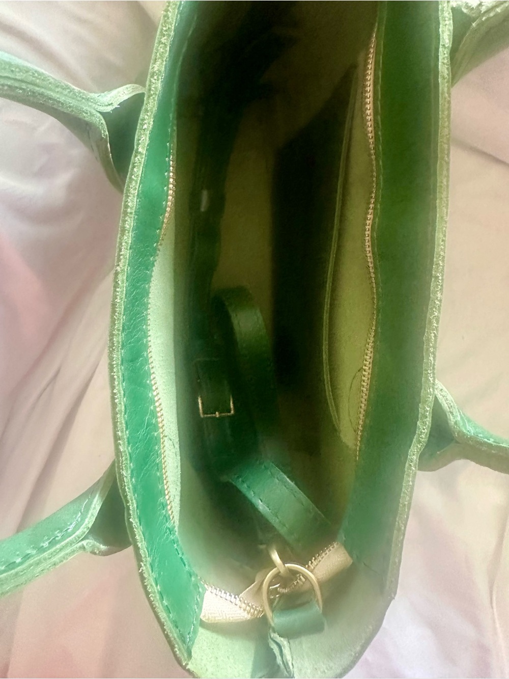 NEW Portland Leather large Raindrop Crossbody. - Picture 2 of 7